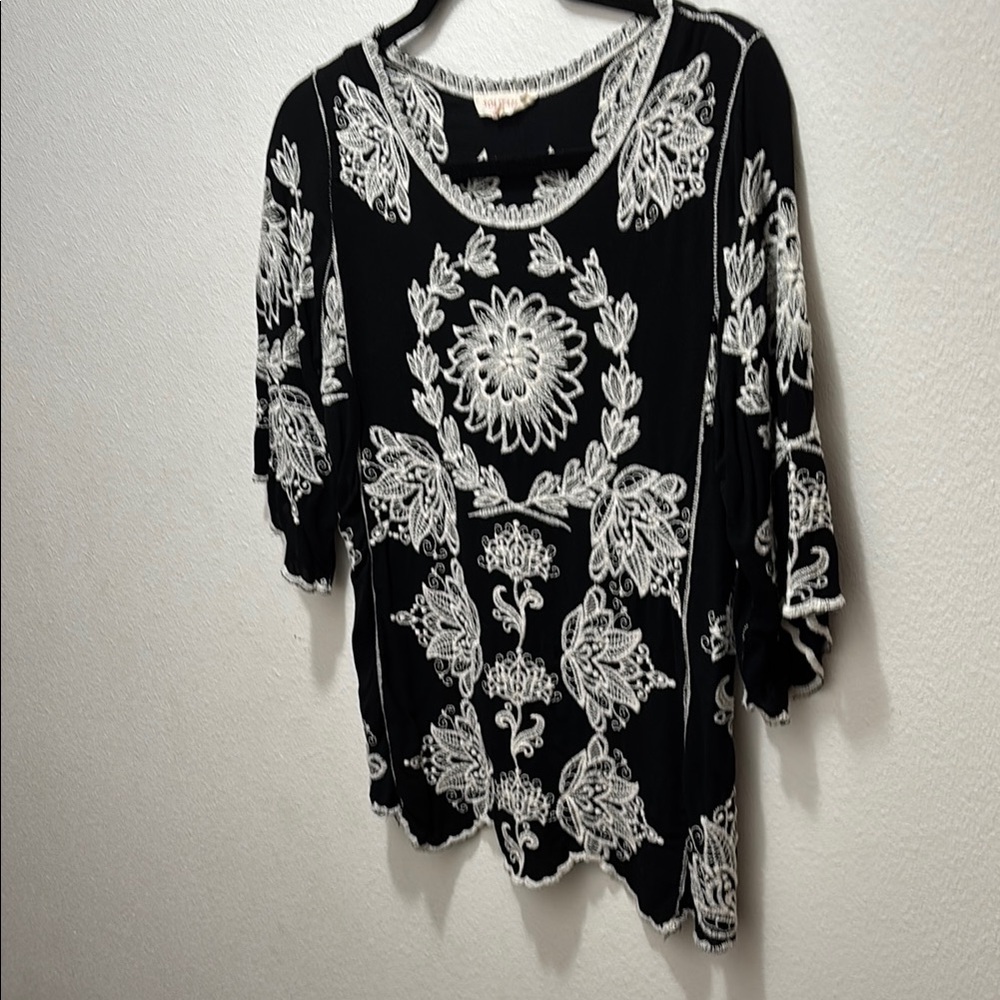 Black and White Floral Women's Top